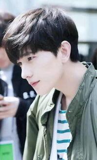 吃瓜娱乐迪丽热巴杨洋,瓜田娱乐，甜蜜互动引关注